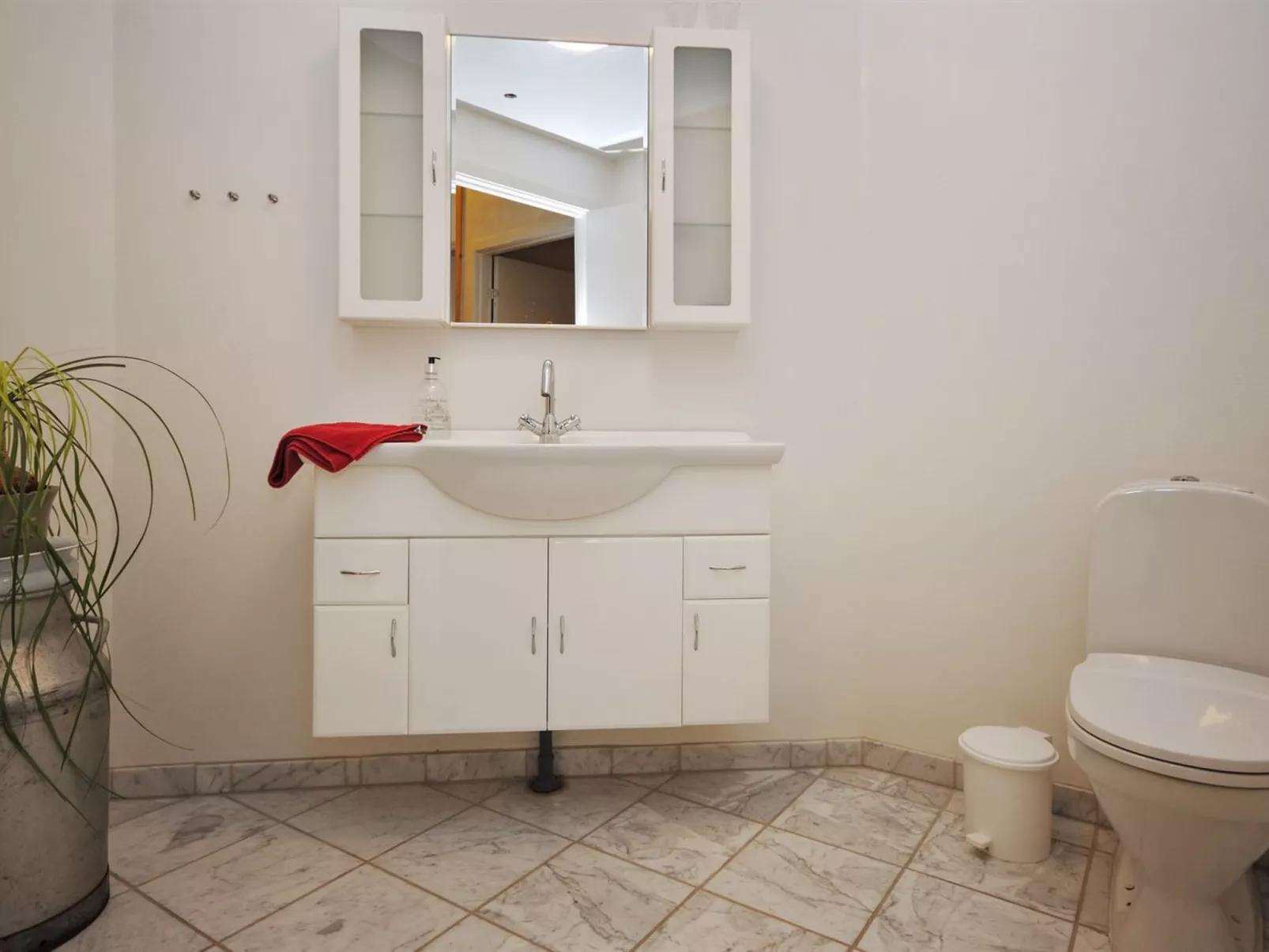 "Millie" - 3km to the fjord-Inside