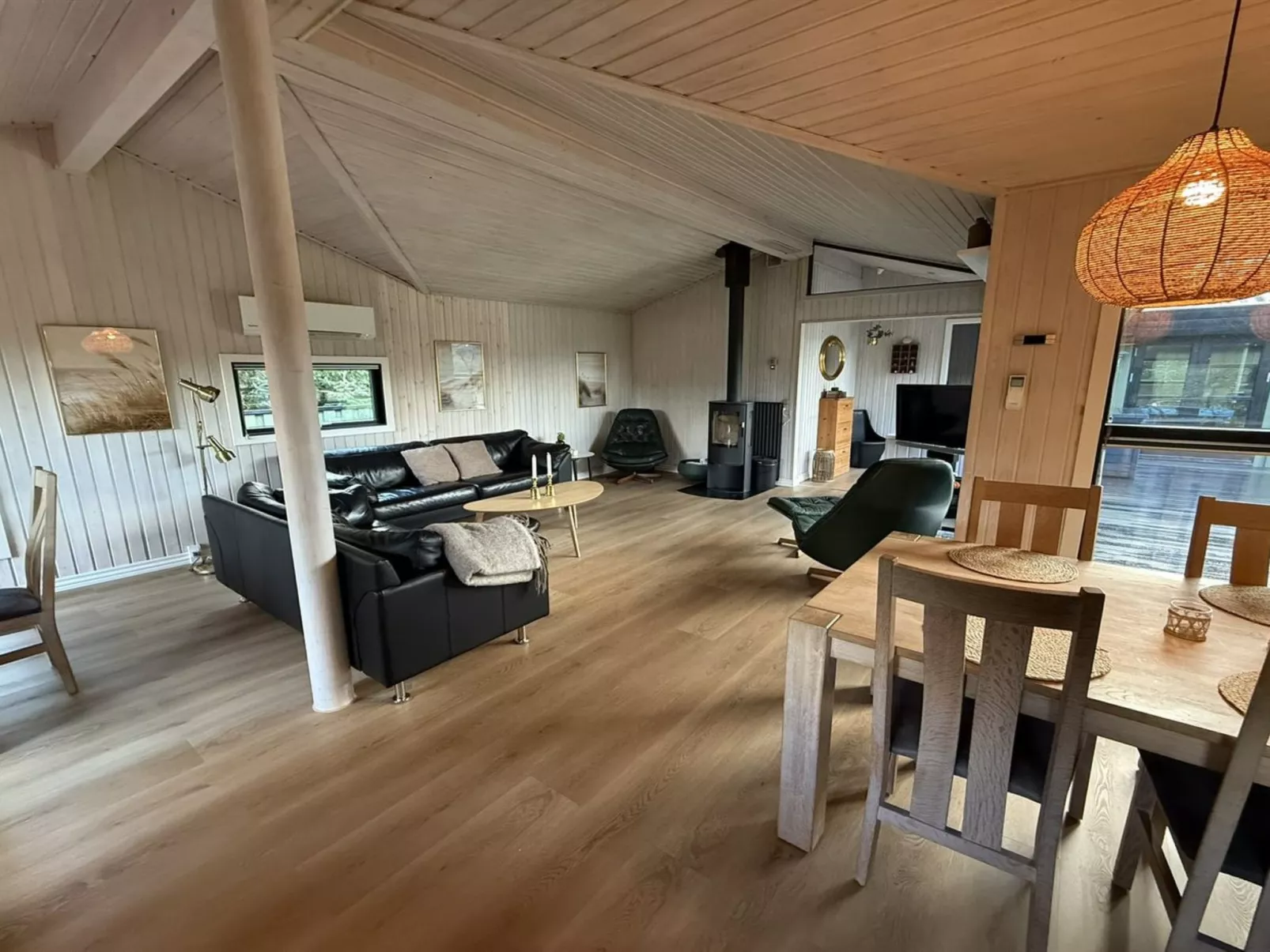 "Glenda" - 3km from the sea-Inside