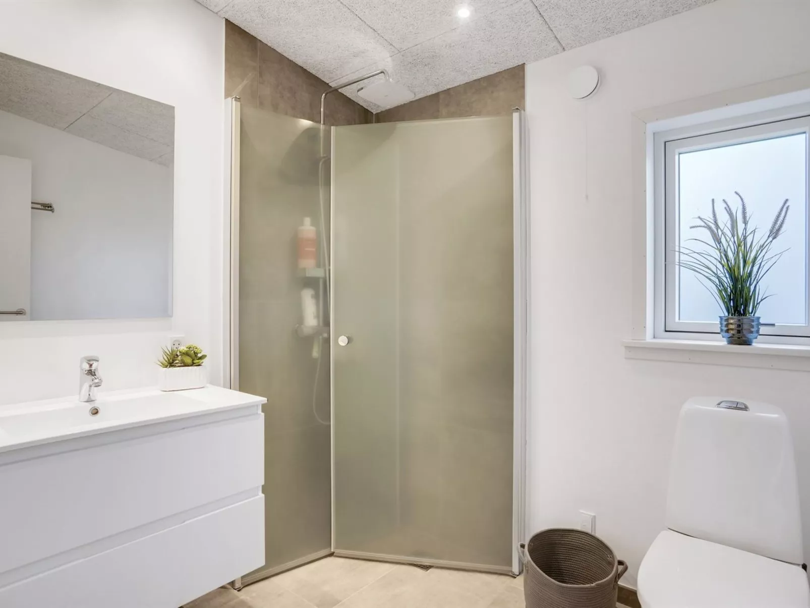 "Gela" - 1.3km to the fjord-Drinnen