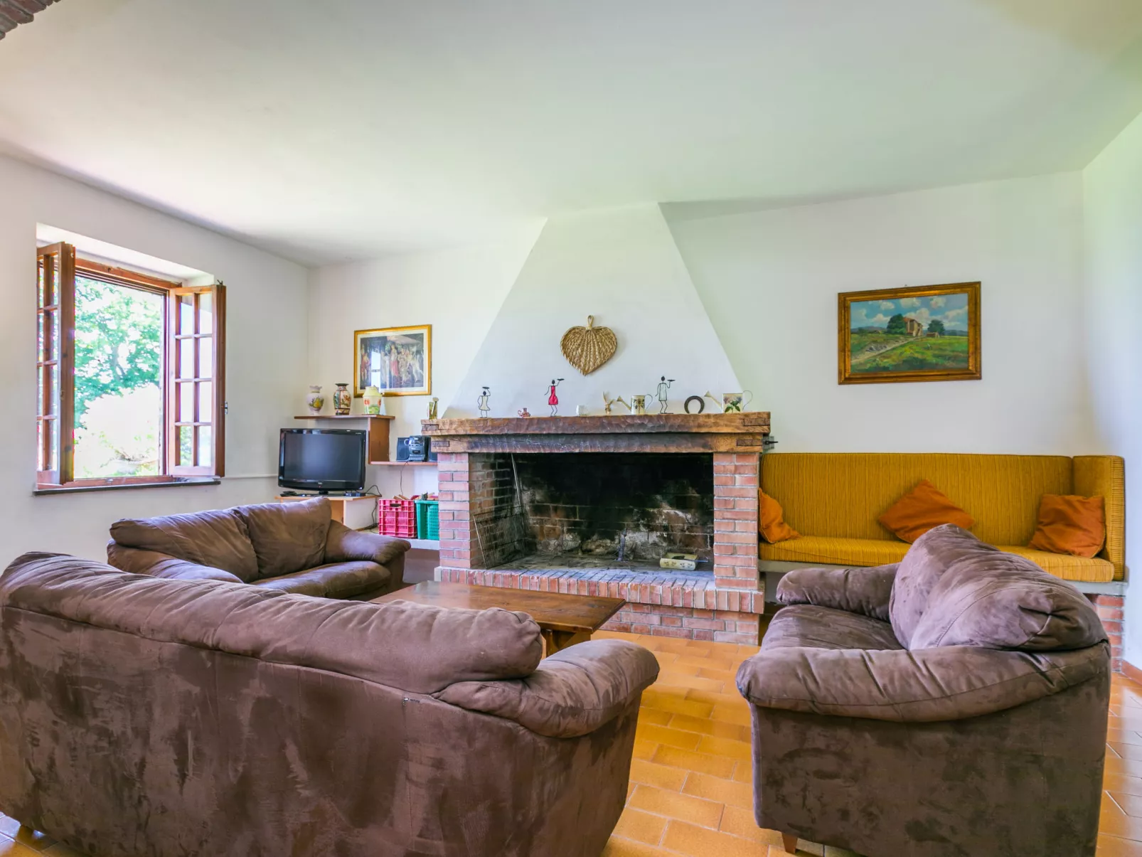 Poggio al Colle-Inside