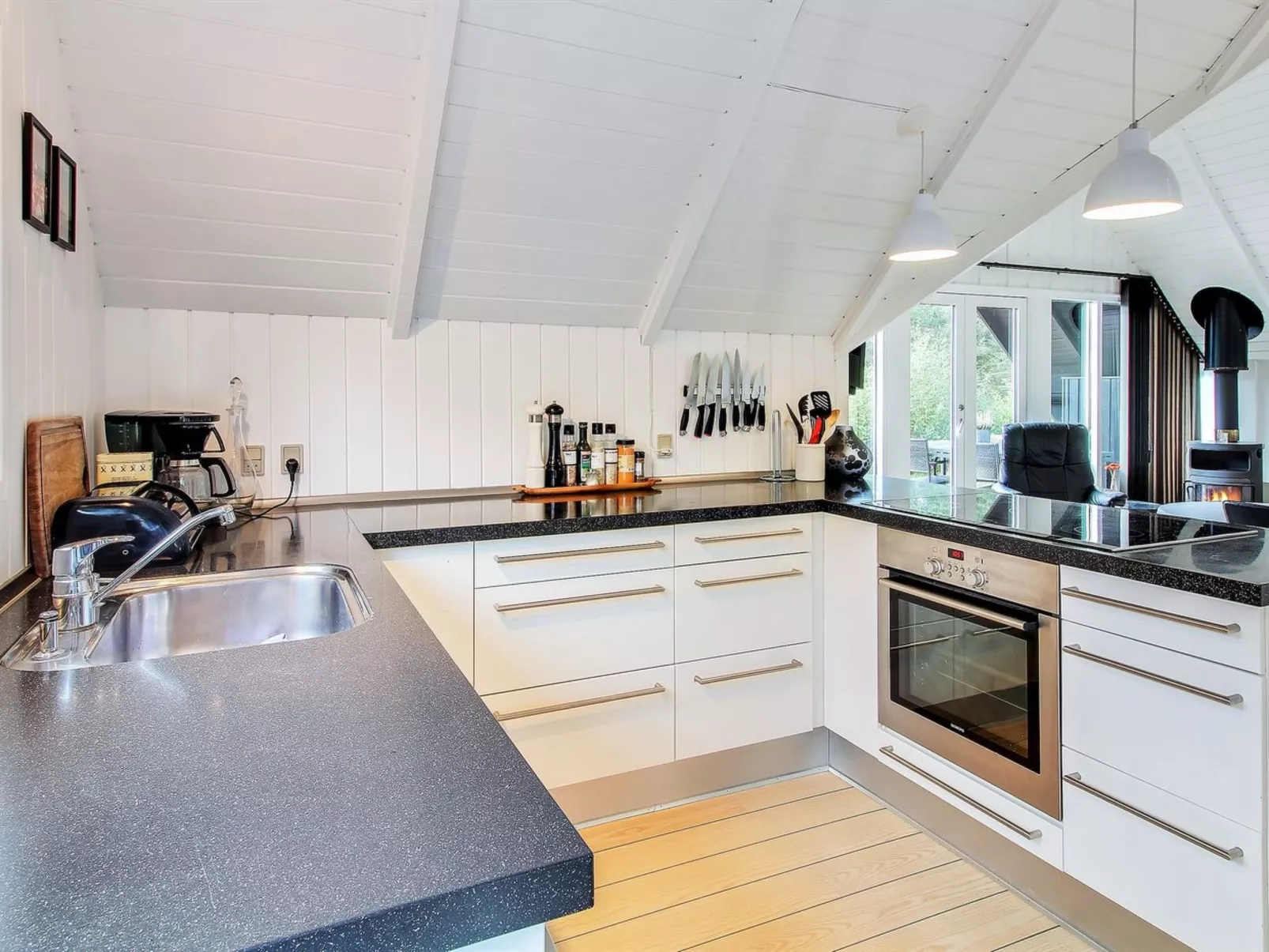 "Awenasa" - 4.1km from the sea-Inside