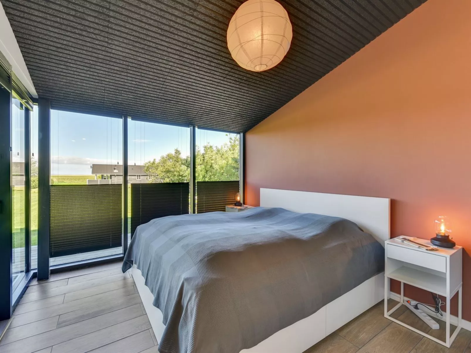 "Emilie" - 250m to the fjord-Drinnen