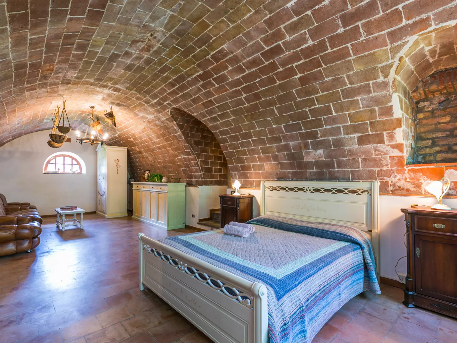 Poggio al Colle-Inside