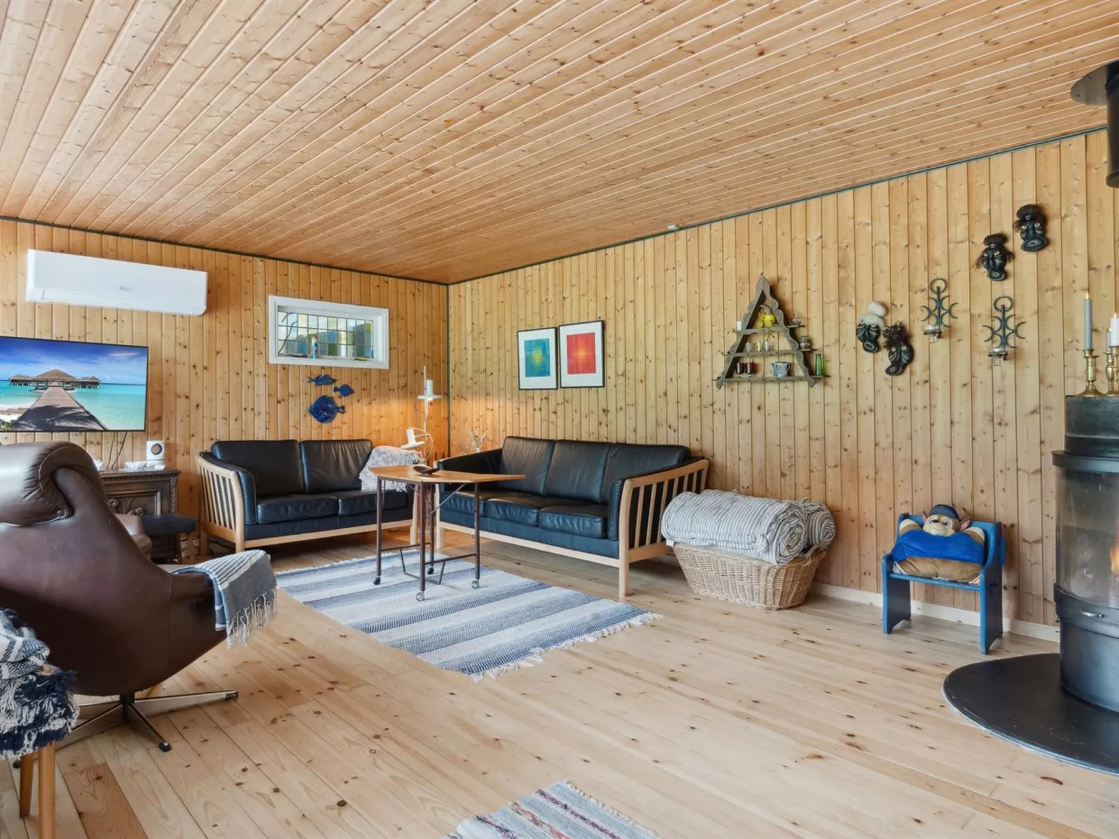 "Gunlög" - 1.3km from the sea-Inside