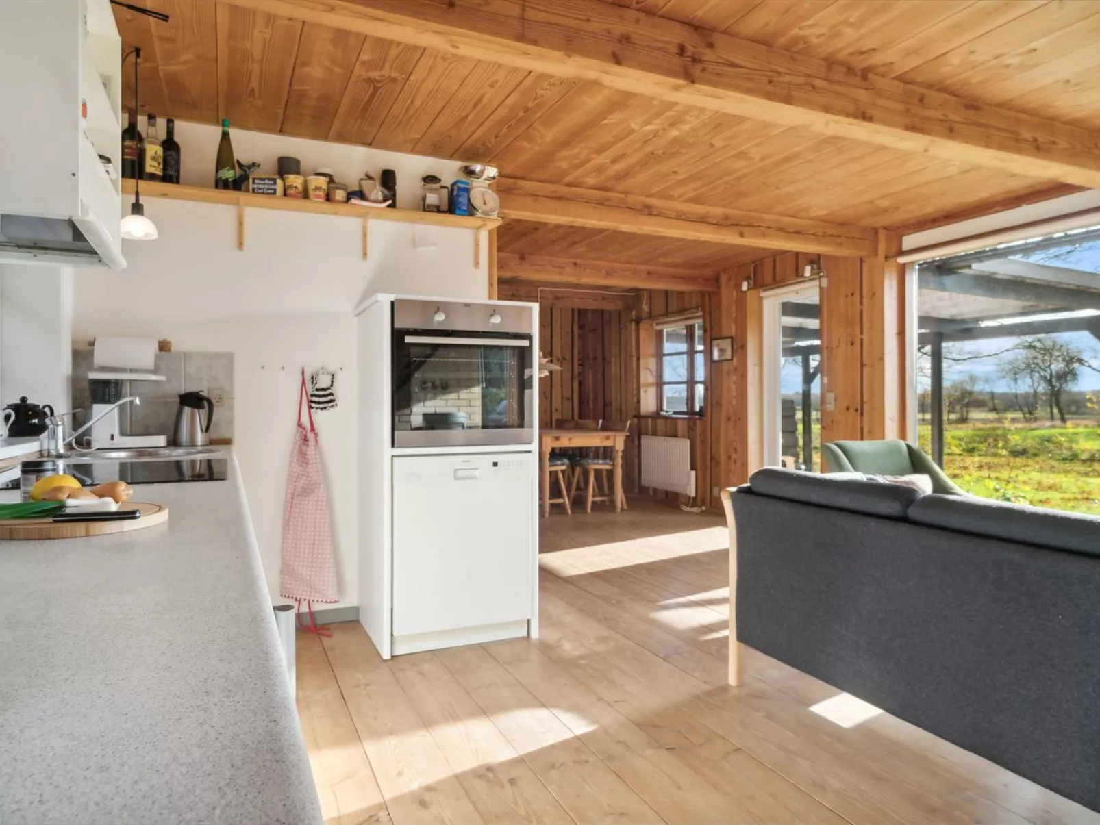 "Thana" - 8km from the sea-Dedans