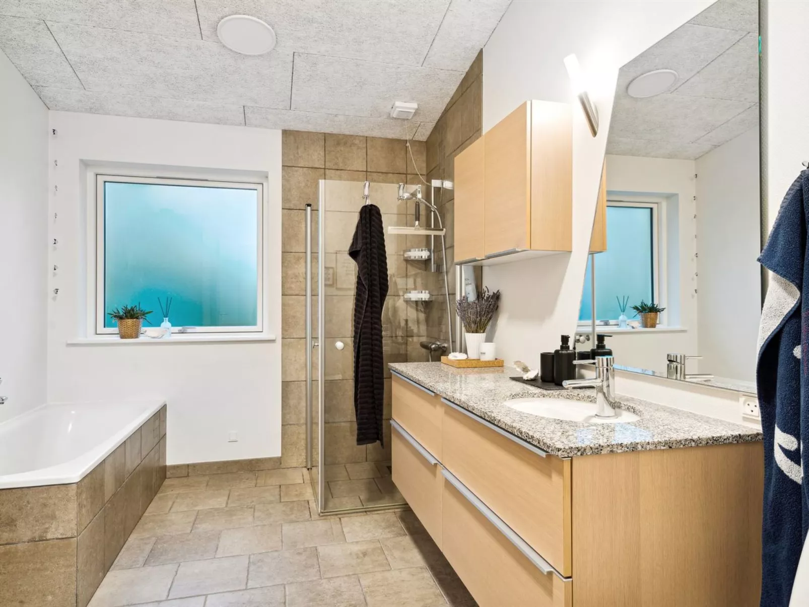 "Berta" - 70m to the fjord-Drinnen