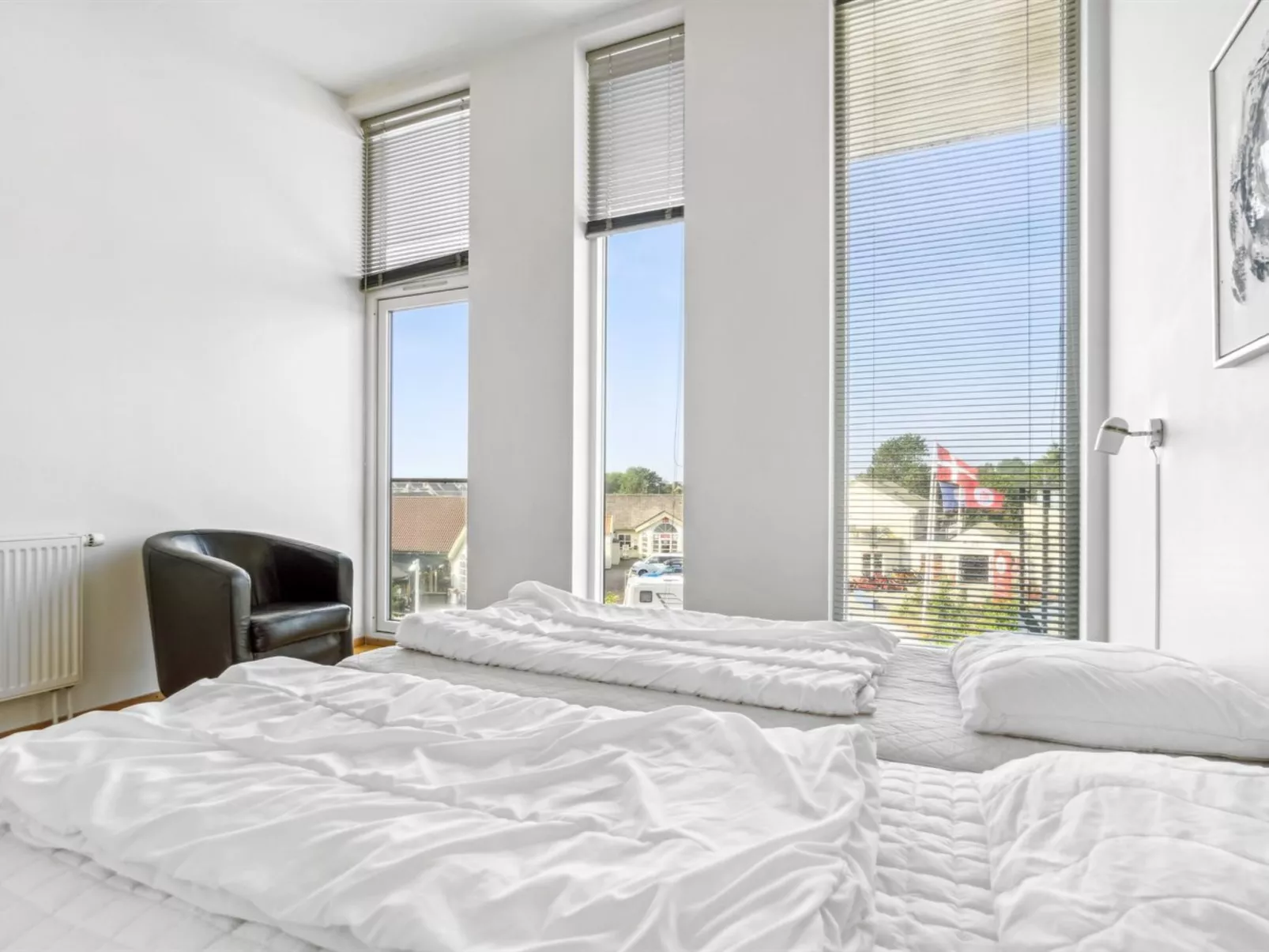 "Kimi" - 100m from the sea-Inside