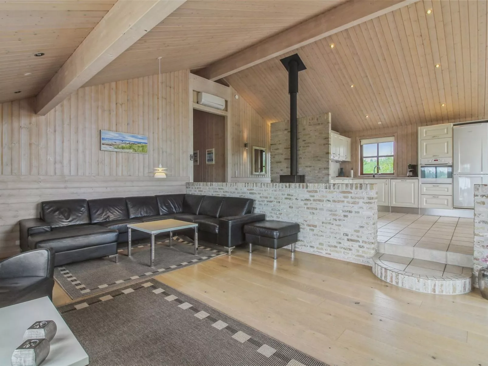 "Ran" - 1.5km from the sea-Drinnen