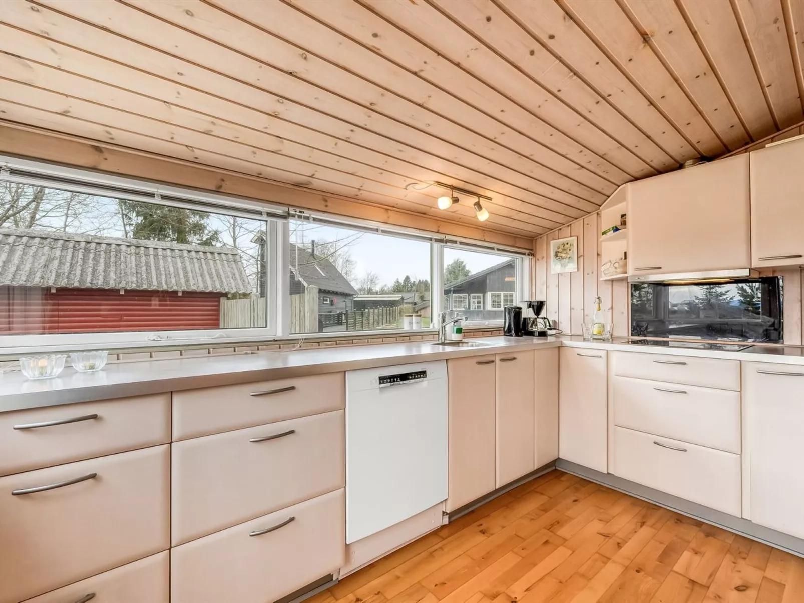 "Bosi" - 100m to the fjord-Inside