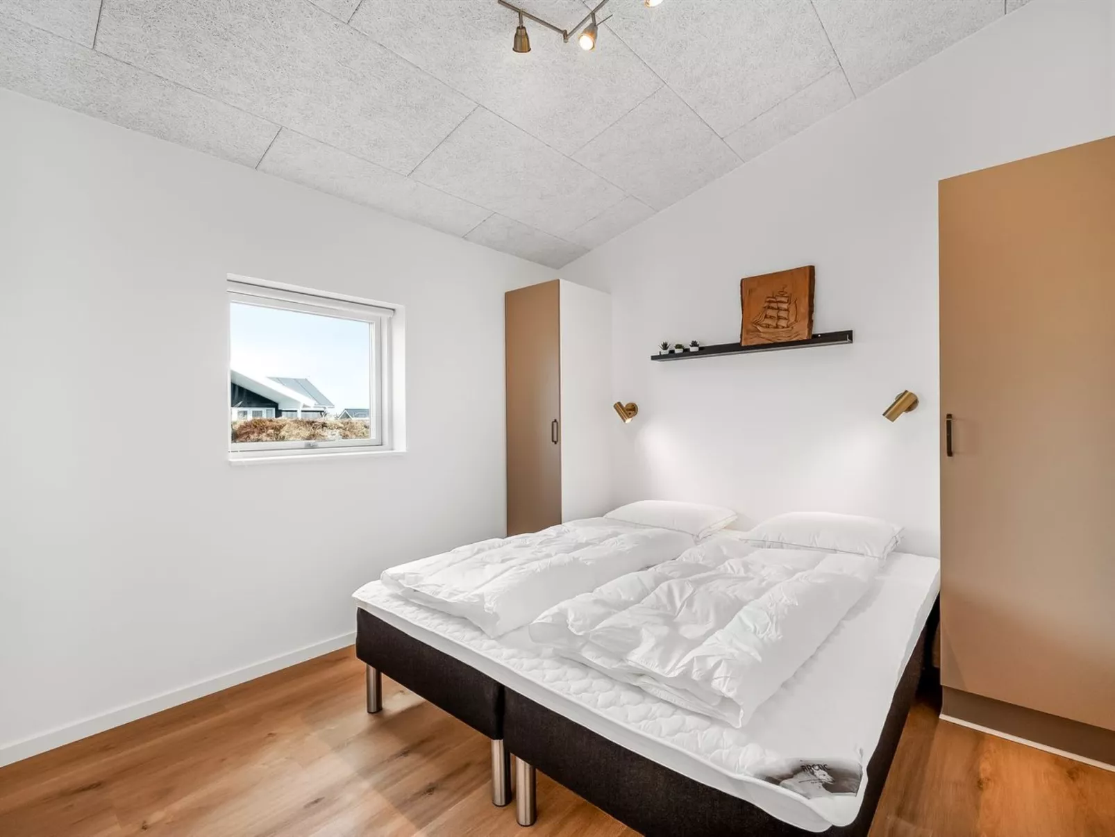 "Waldar" -  from the sea-Inside