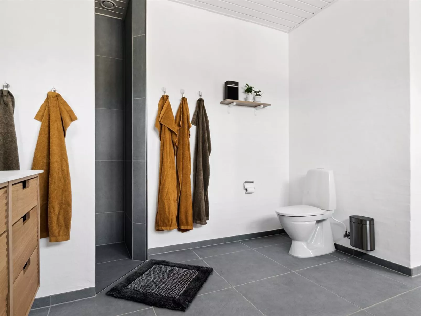 "Yakari" - 1km from the sea-Inside