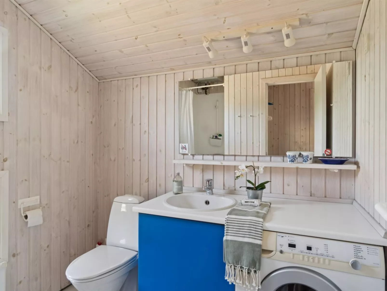 "Thrym" - 200m from the sea-Inside