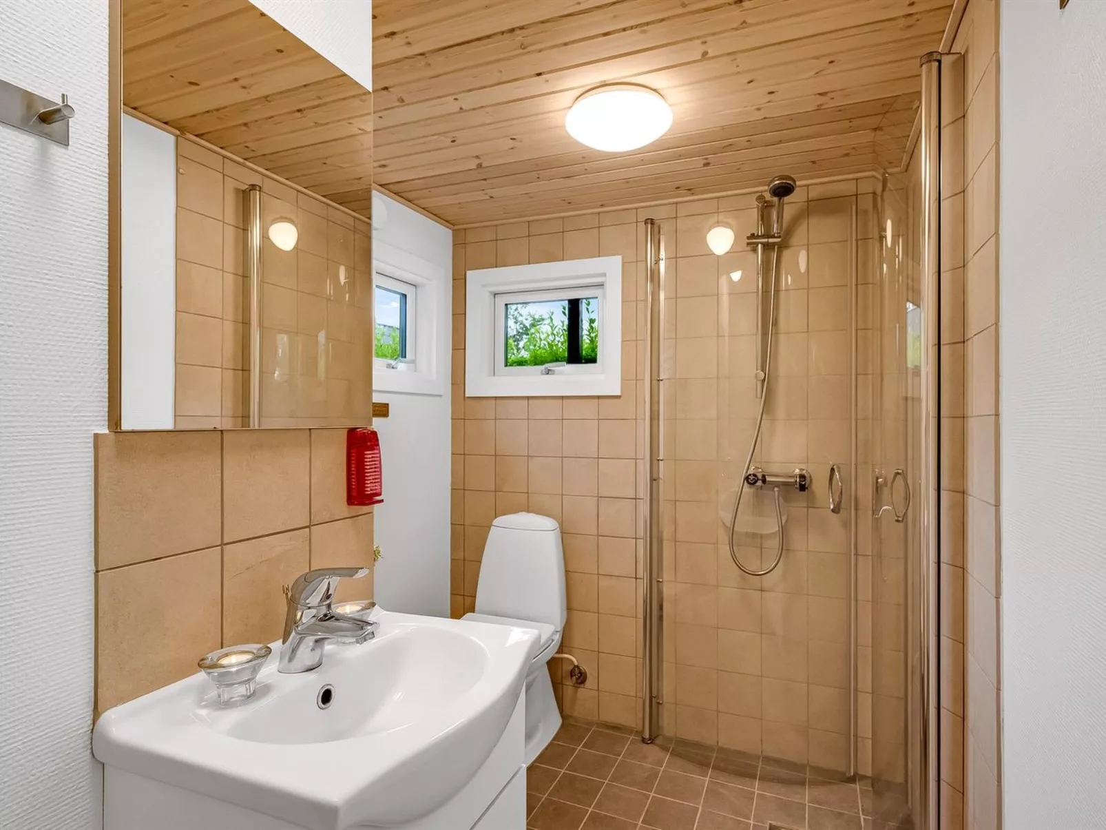 "Fifi" - 200m to the fjord-Inside