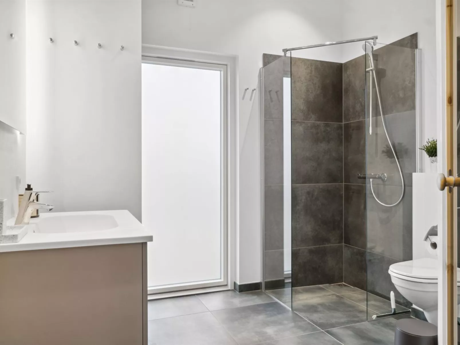 "Harrieth" - 300m from the sea-Inside