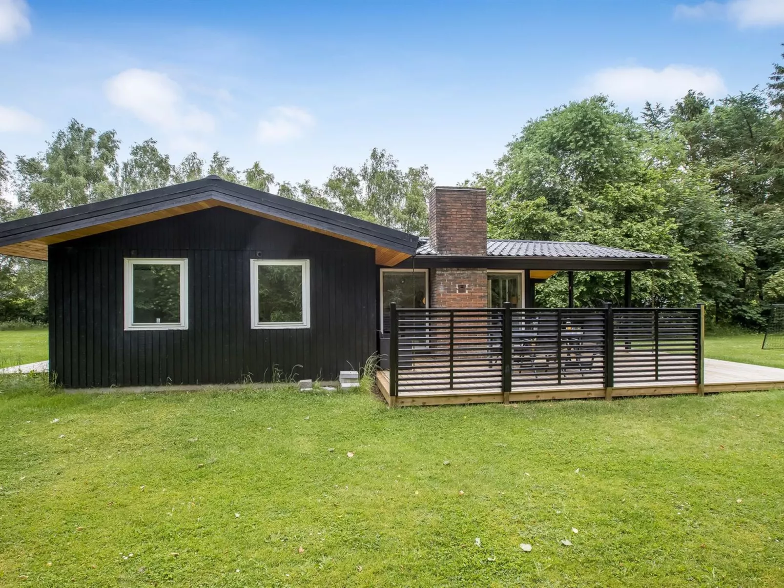 "Gudrid" - 250m to the fjord-Outside