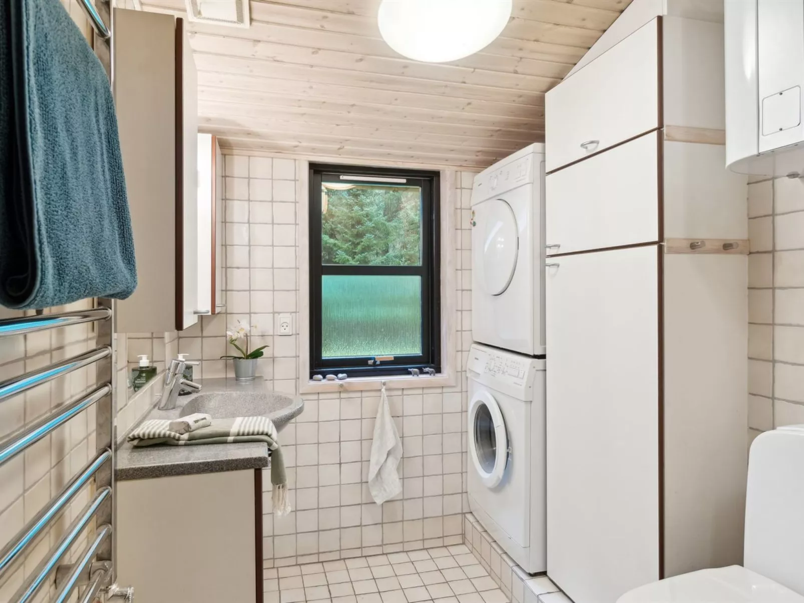 "Aiko" - 375m from the sea-Inside