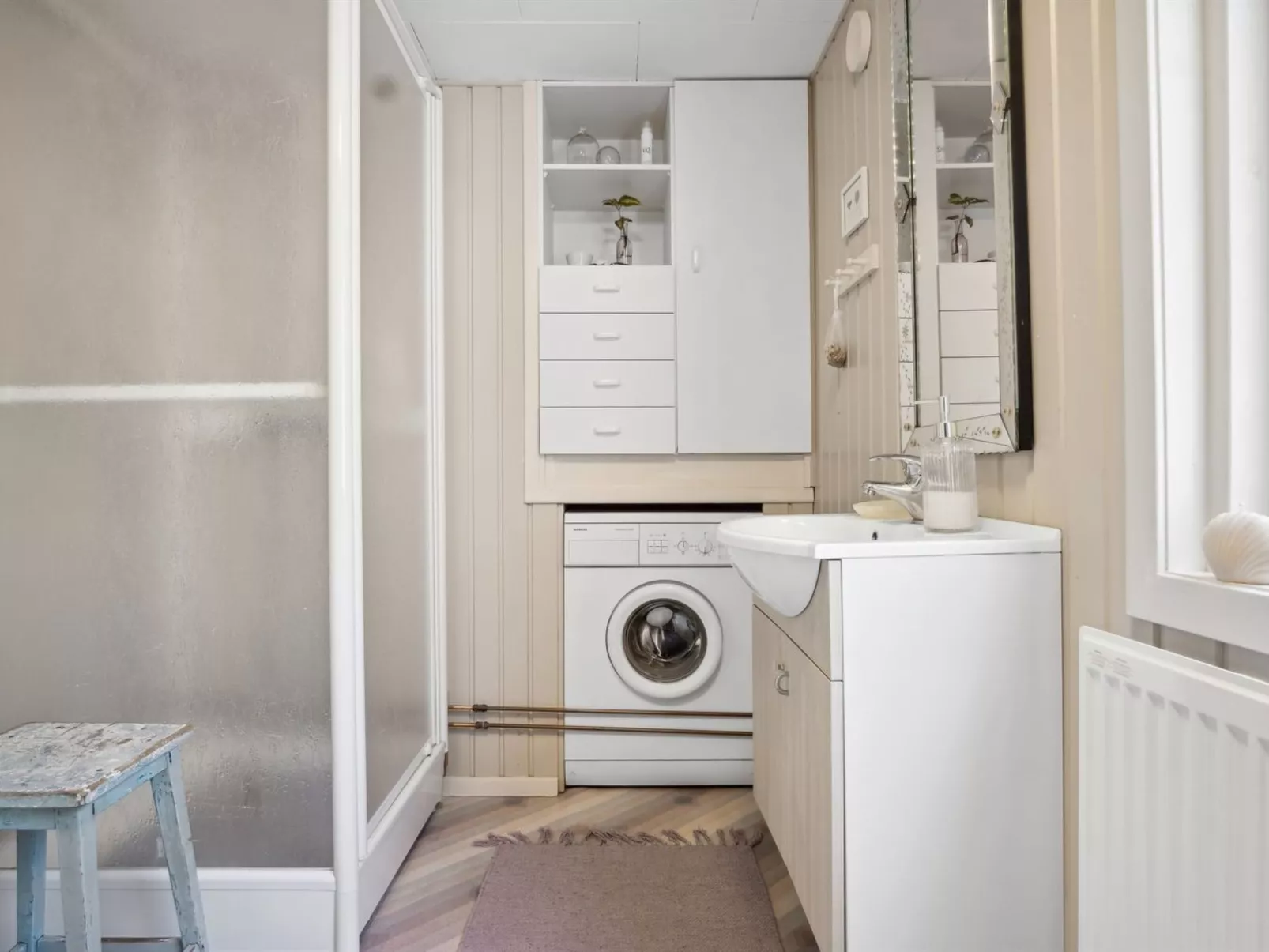 "Fintan" - 1km from the sea-Inside