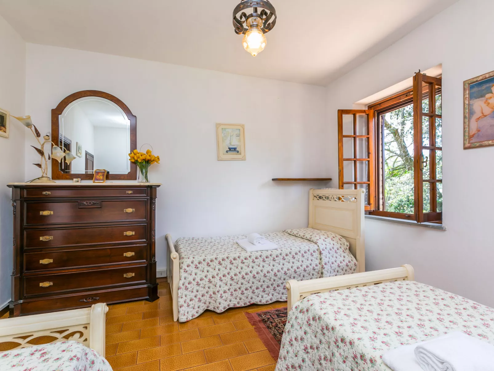Poggio al Colle-Inside