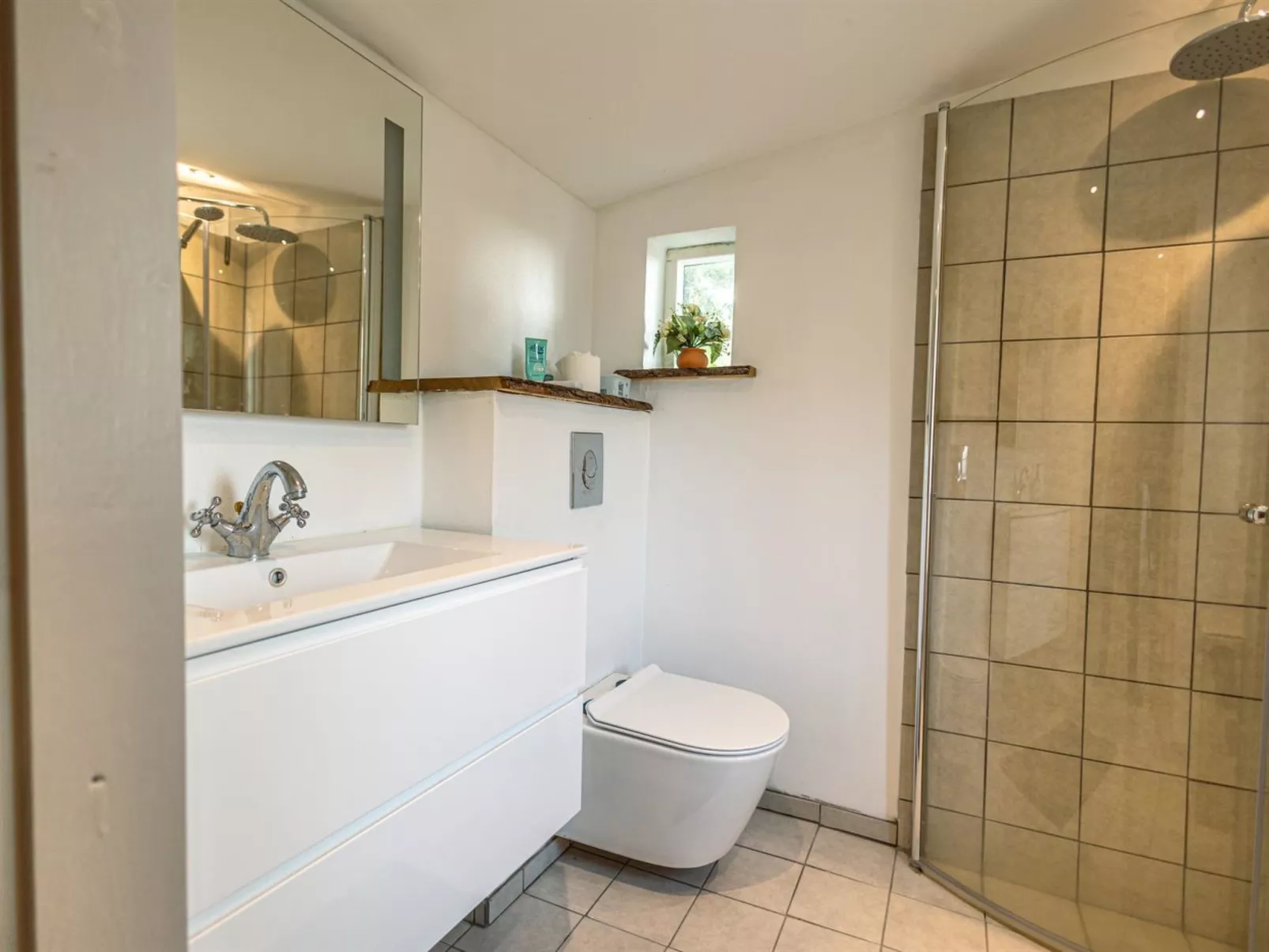 "Arnora" - 48km from the sea-Drinnen