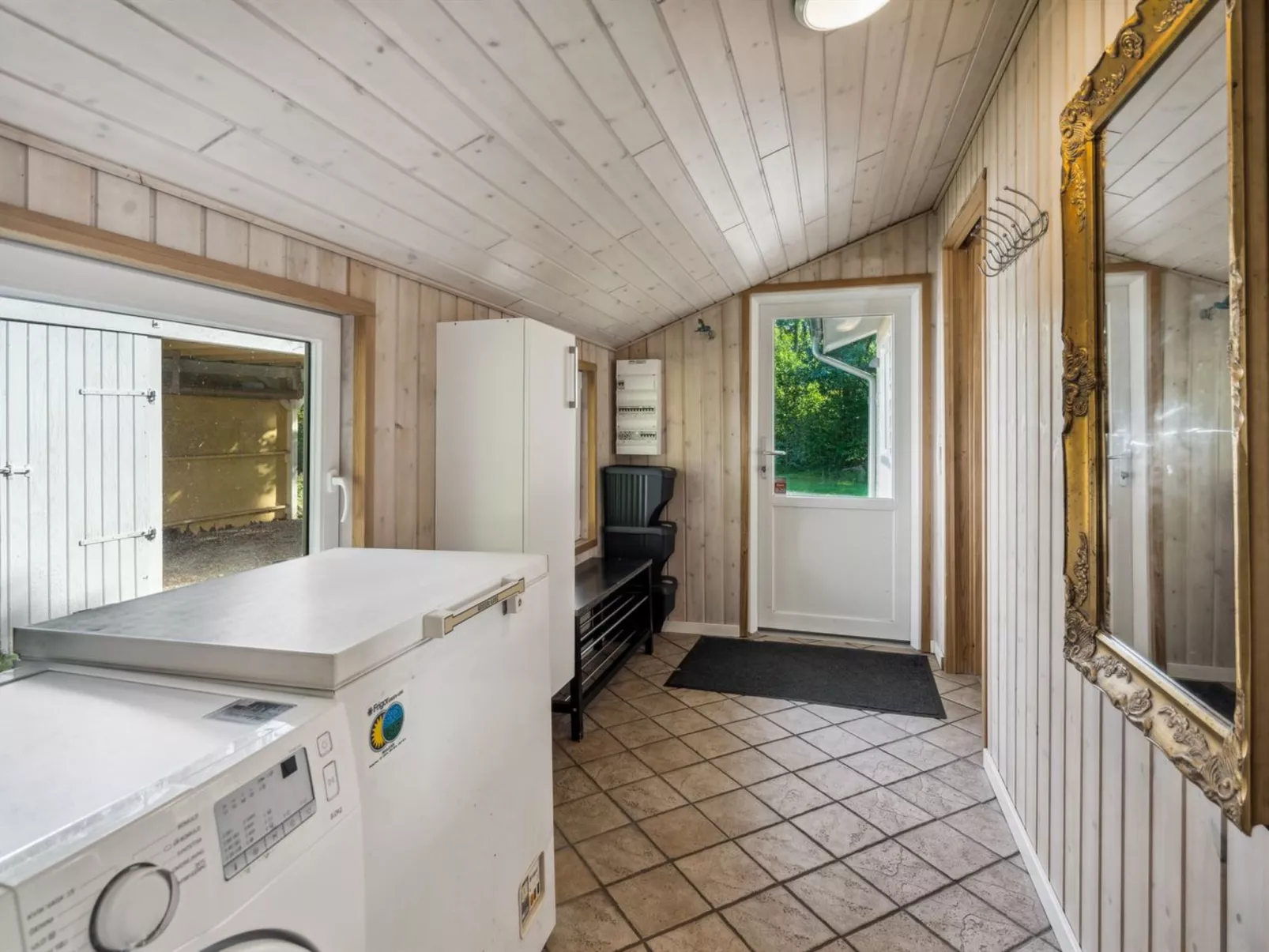 "Viljo" - 30km from the sea-Inside