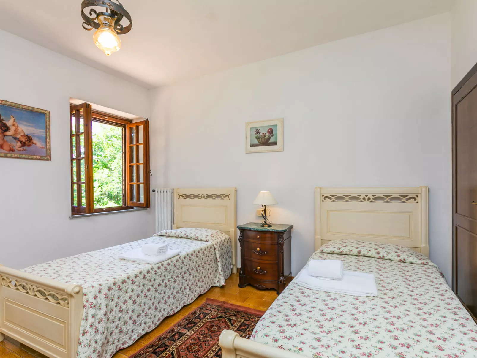 Poggio al Colle-Inside