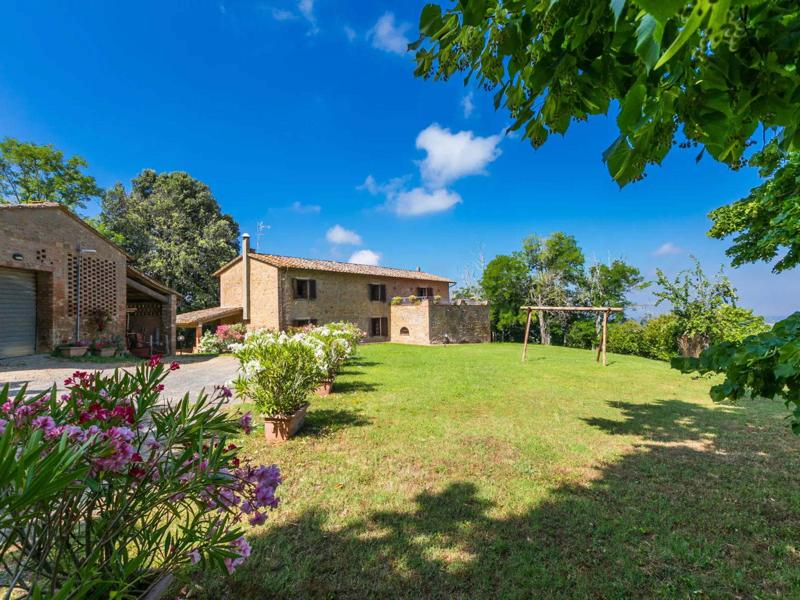 Poggio al Colle-Outside