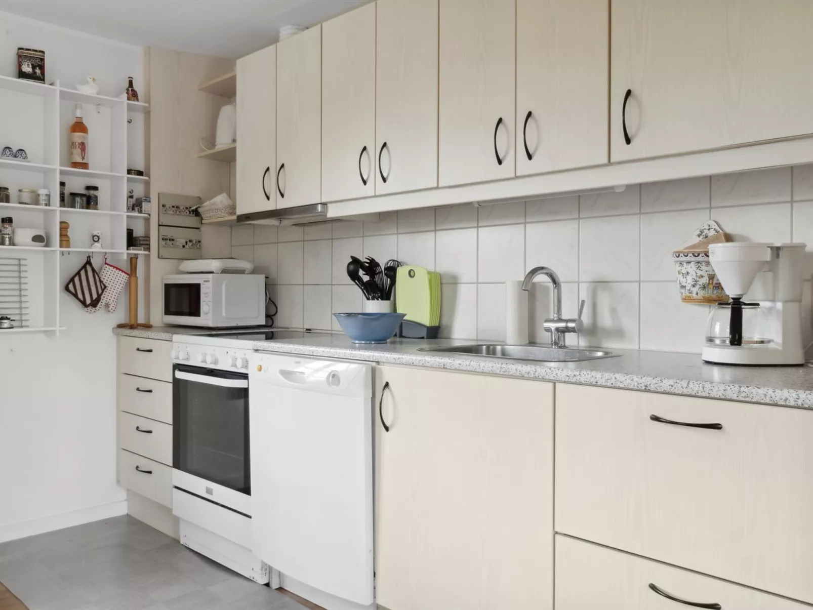 "Brunhilde" - 850m from the sea-Inside