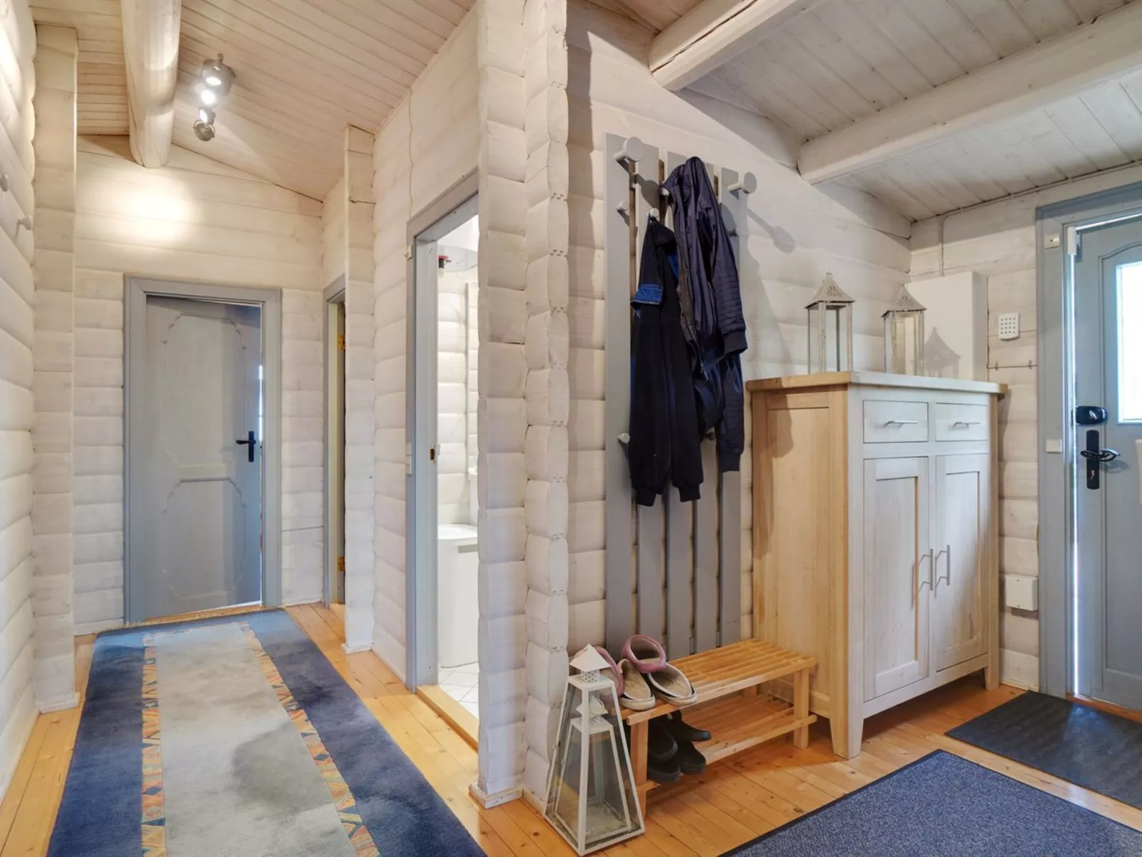 "Till" - 1.6km from the sea-Dedans