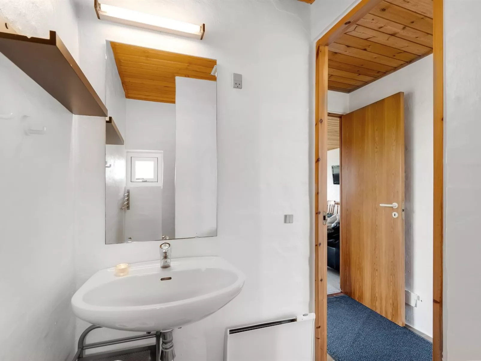 "Kirsa" - 200m to the fjord-Dedans