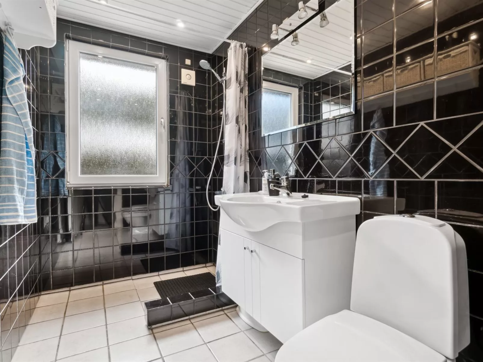 "Pia" - 250m to the fjord-Dedans