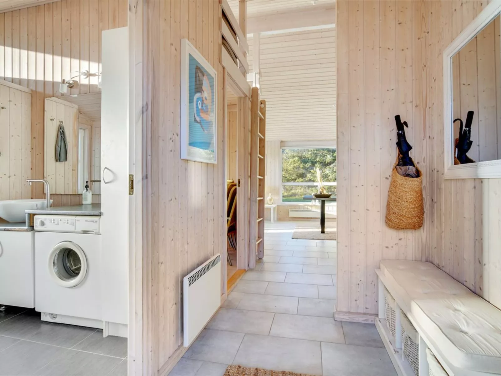 "Gun" - 450m from the sea-Dedans