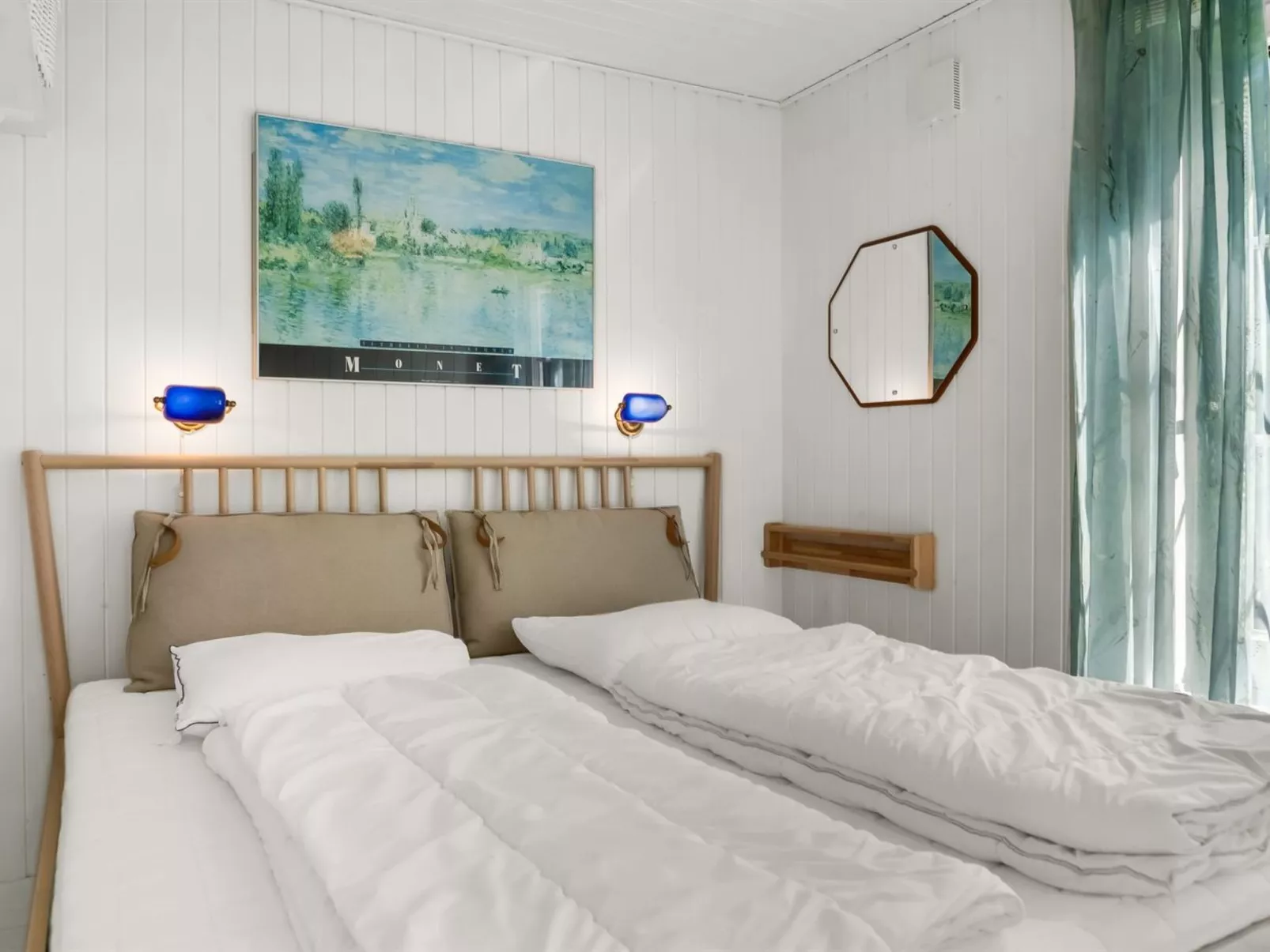 "Eimi" - 1.5km from the sea-Drinnen