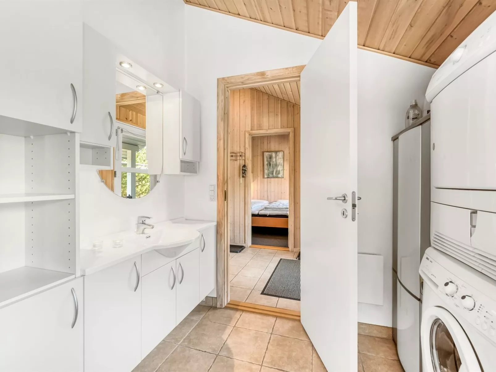 "Rekke" - 300m to the fjord-Dedans