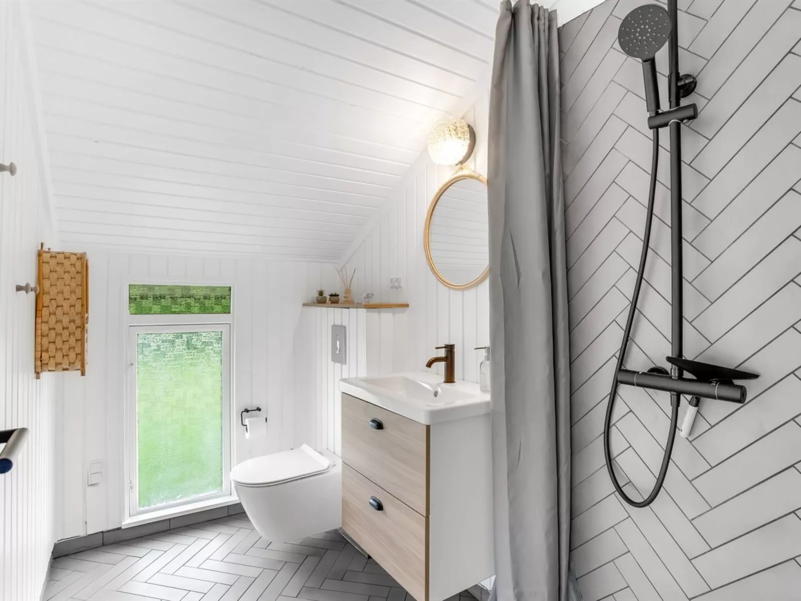 "Frender" - 800m to the fjord-Dedans