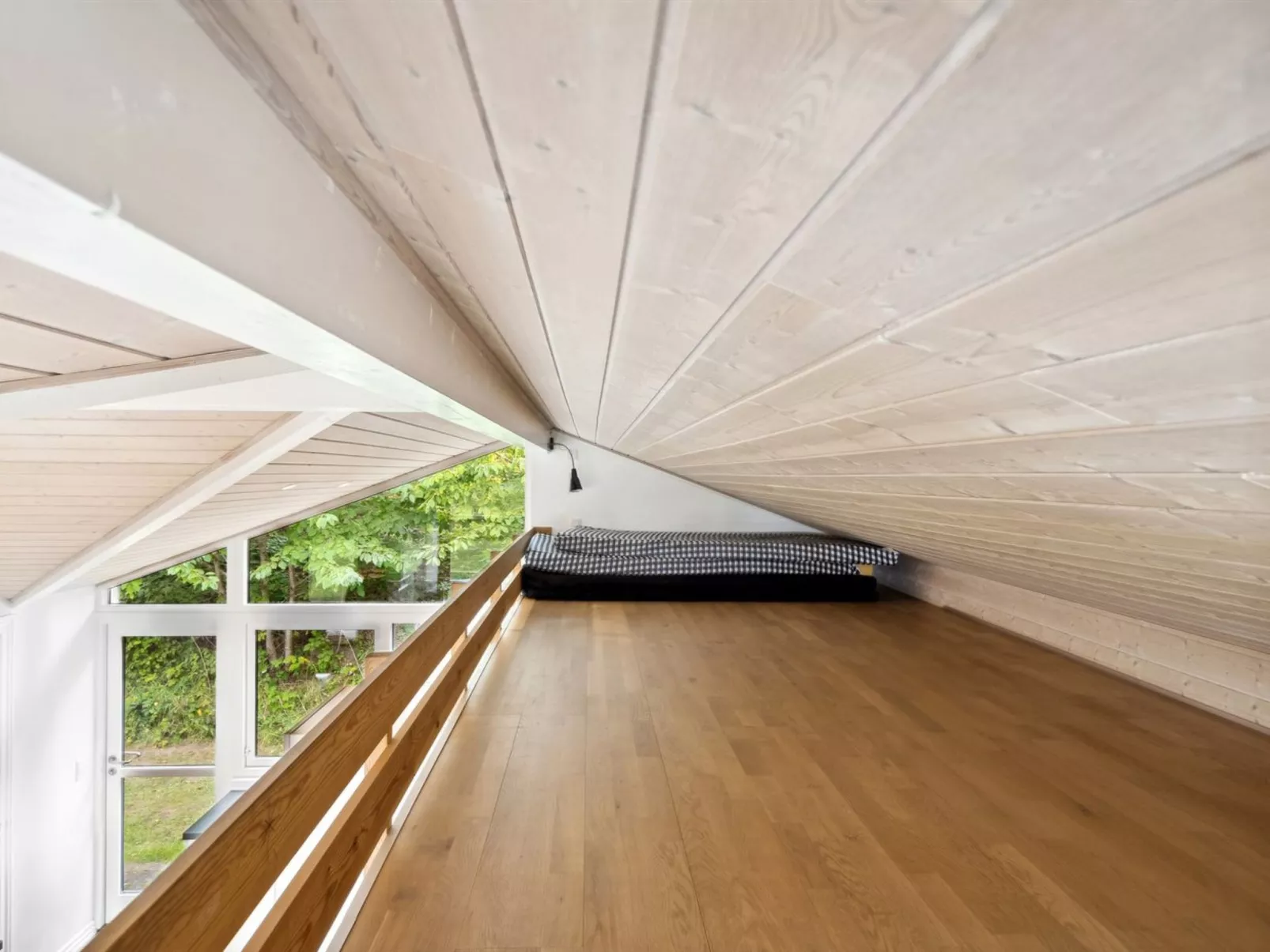 "Thjodulf" - 300m from the sea-Inside