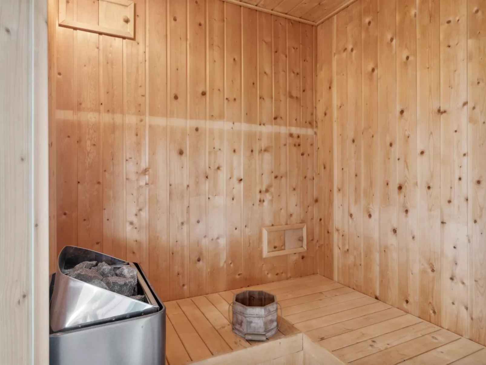 "Elspeth" - 25m from the sea-Inside