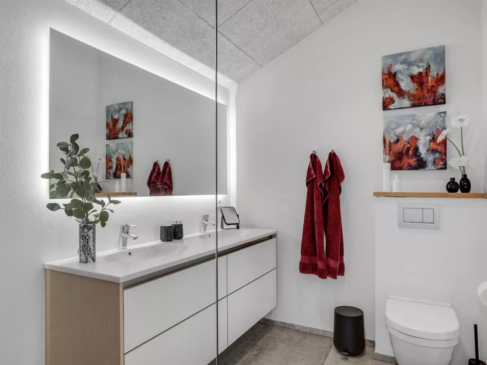 "Aaran" - 700m from the sea-Inside