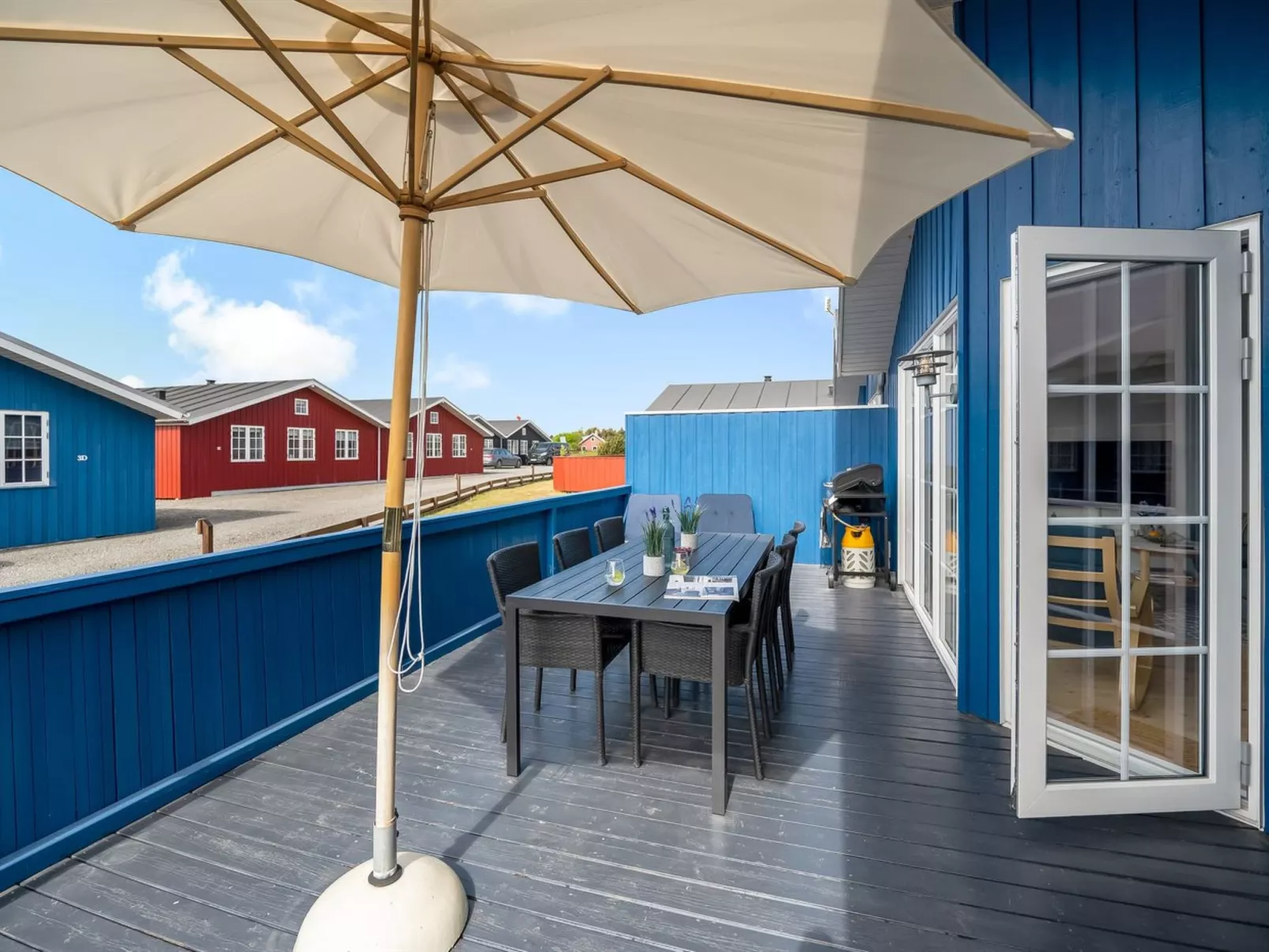 "Albertina" - 300m to the fjord-Outside