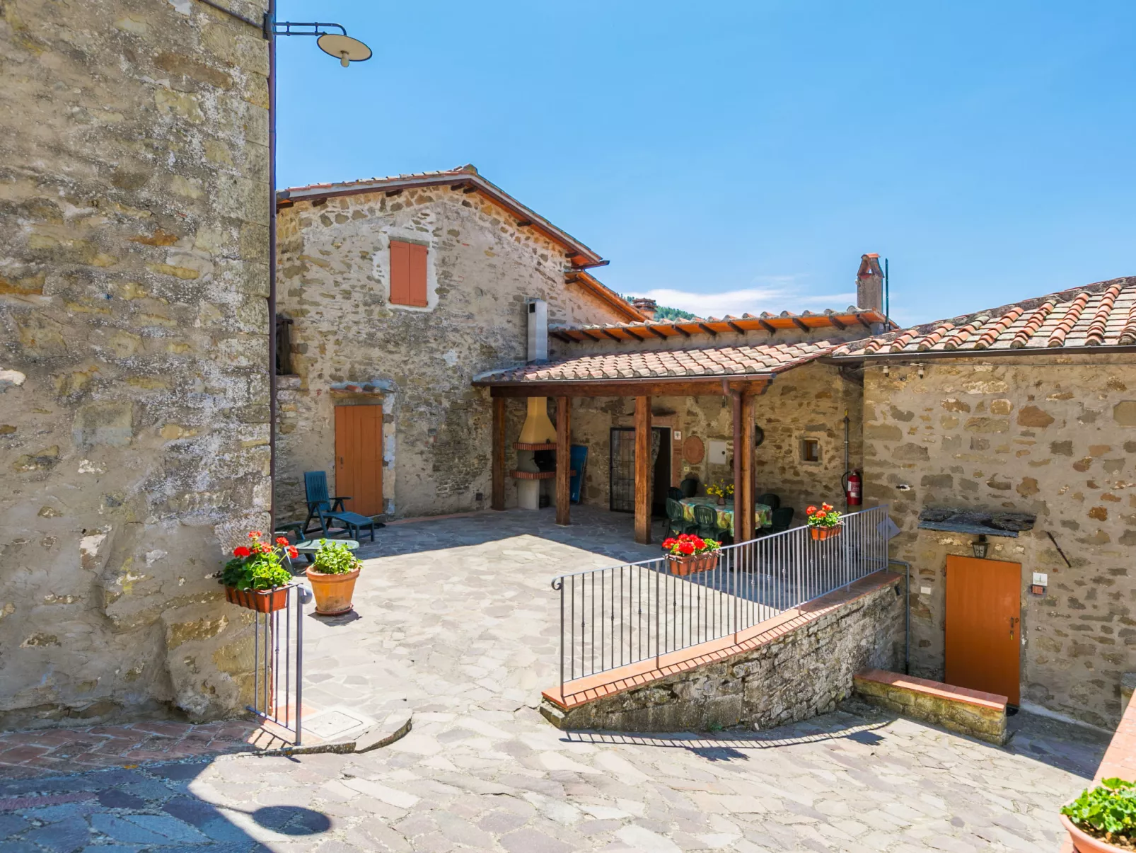 Quercia-Outside