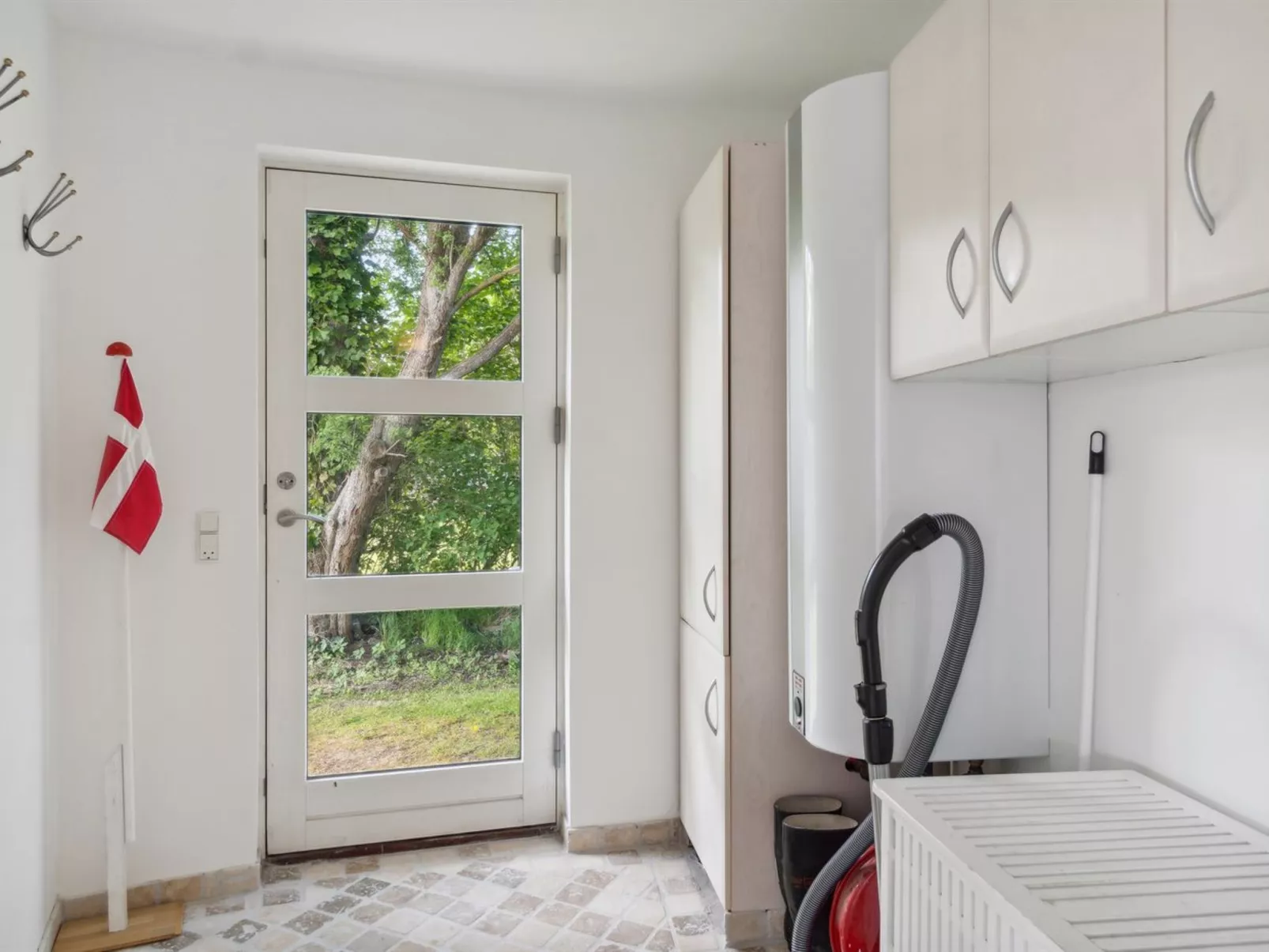 "Vemund" - 100m to the fjord-Drinnen