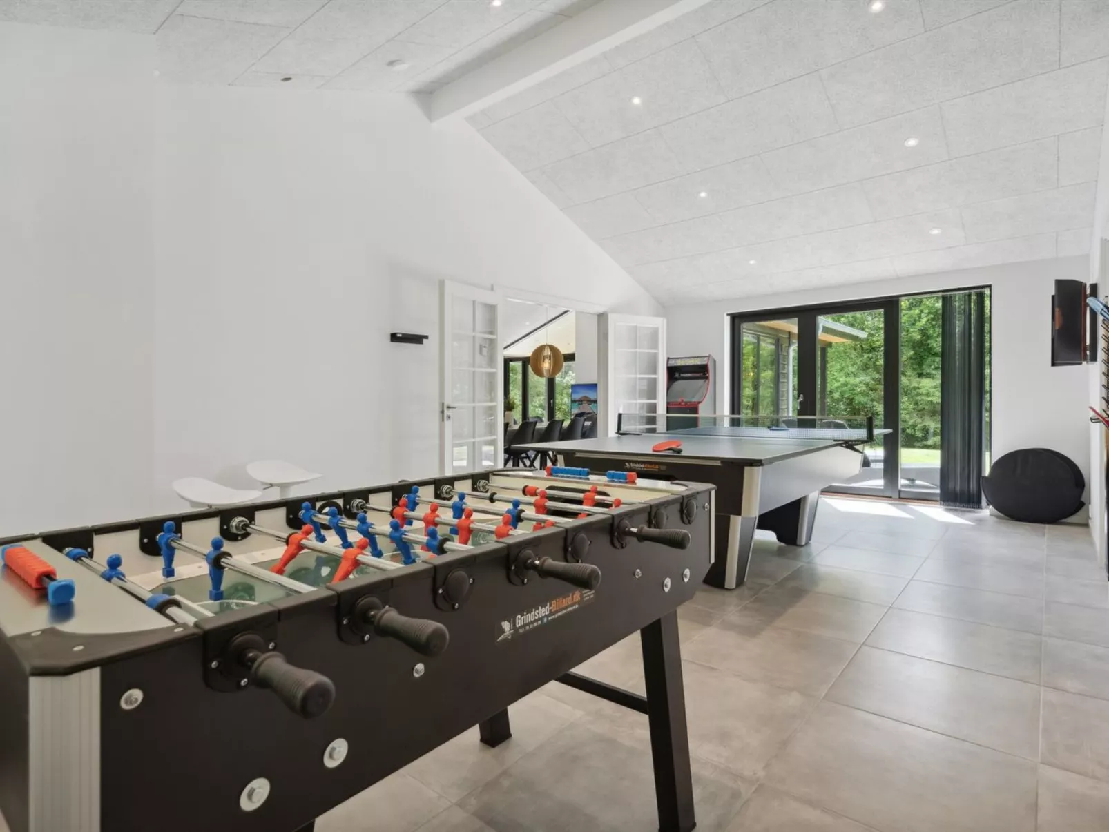 "Robert" - 30km from the sea-Inside