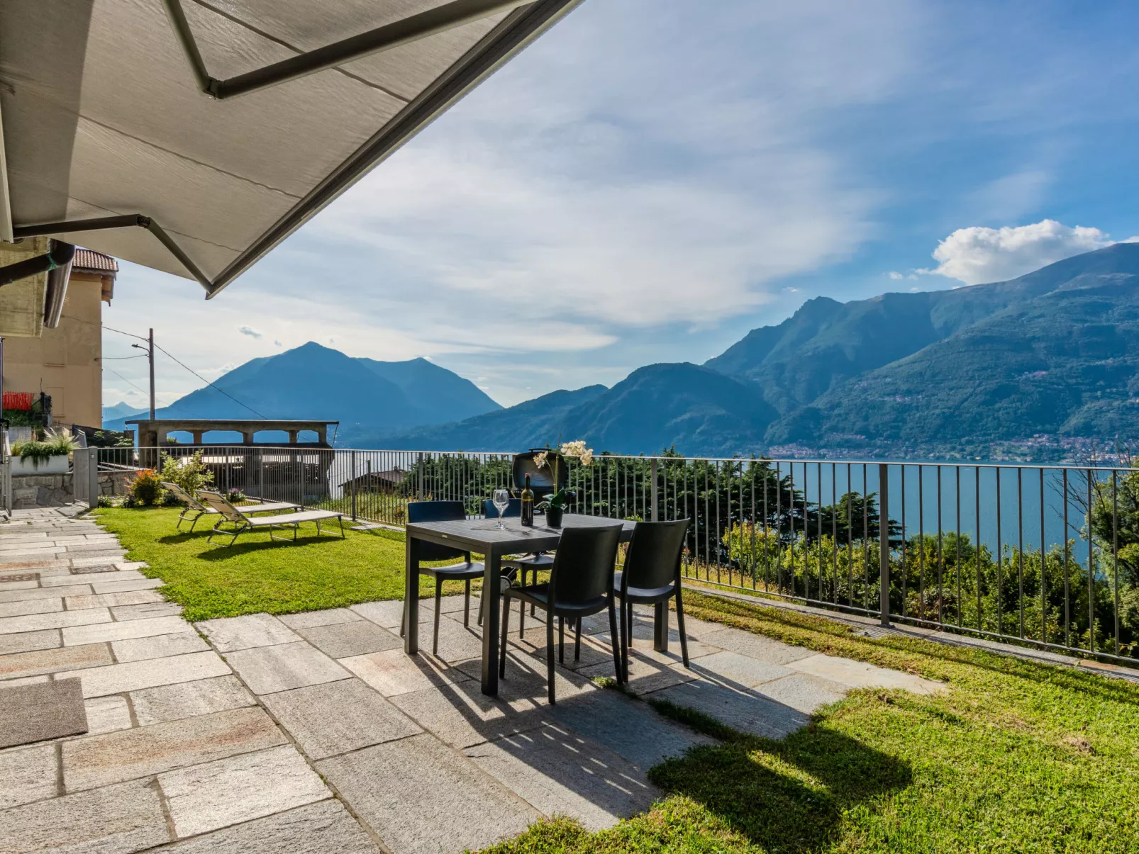 La Terrazza sul Lago-Outside