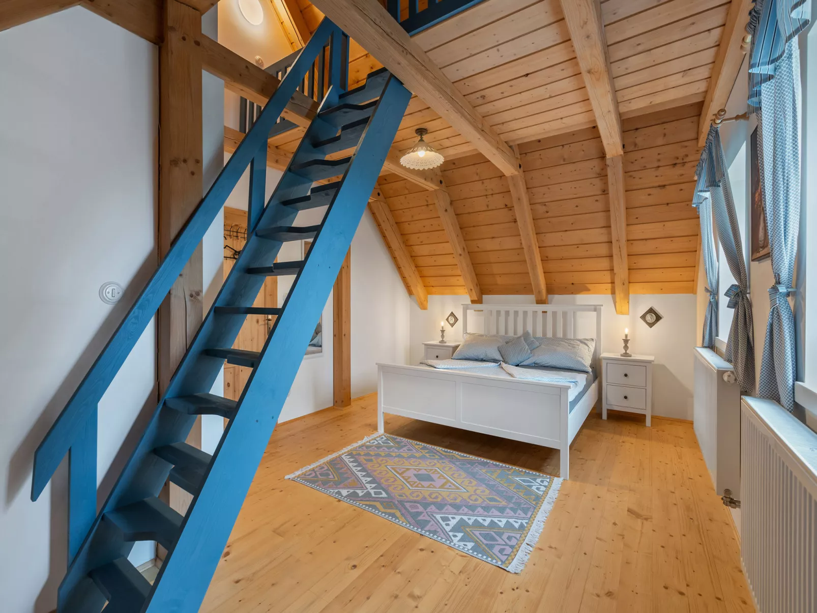 Roubenka Maleč-Inside