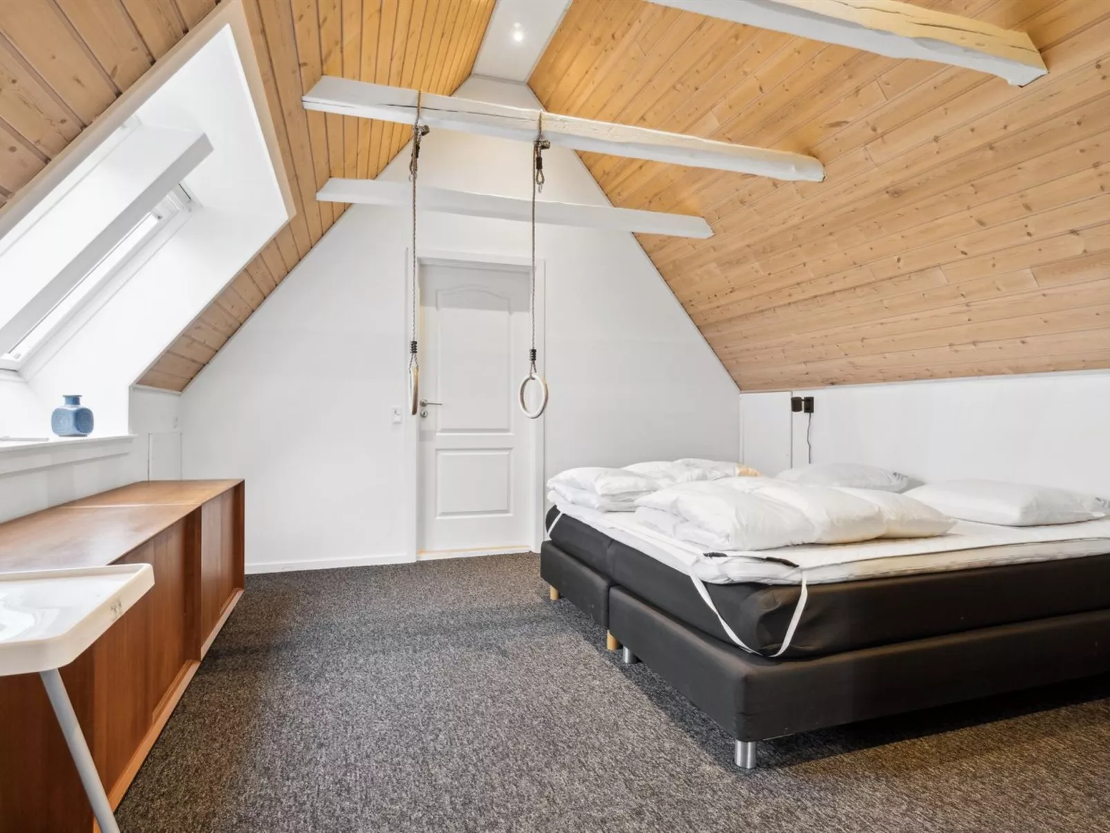 "Adrienne" - 6.4km from the sea-Inside