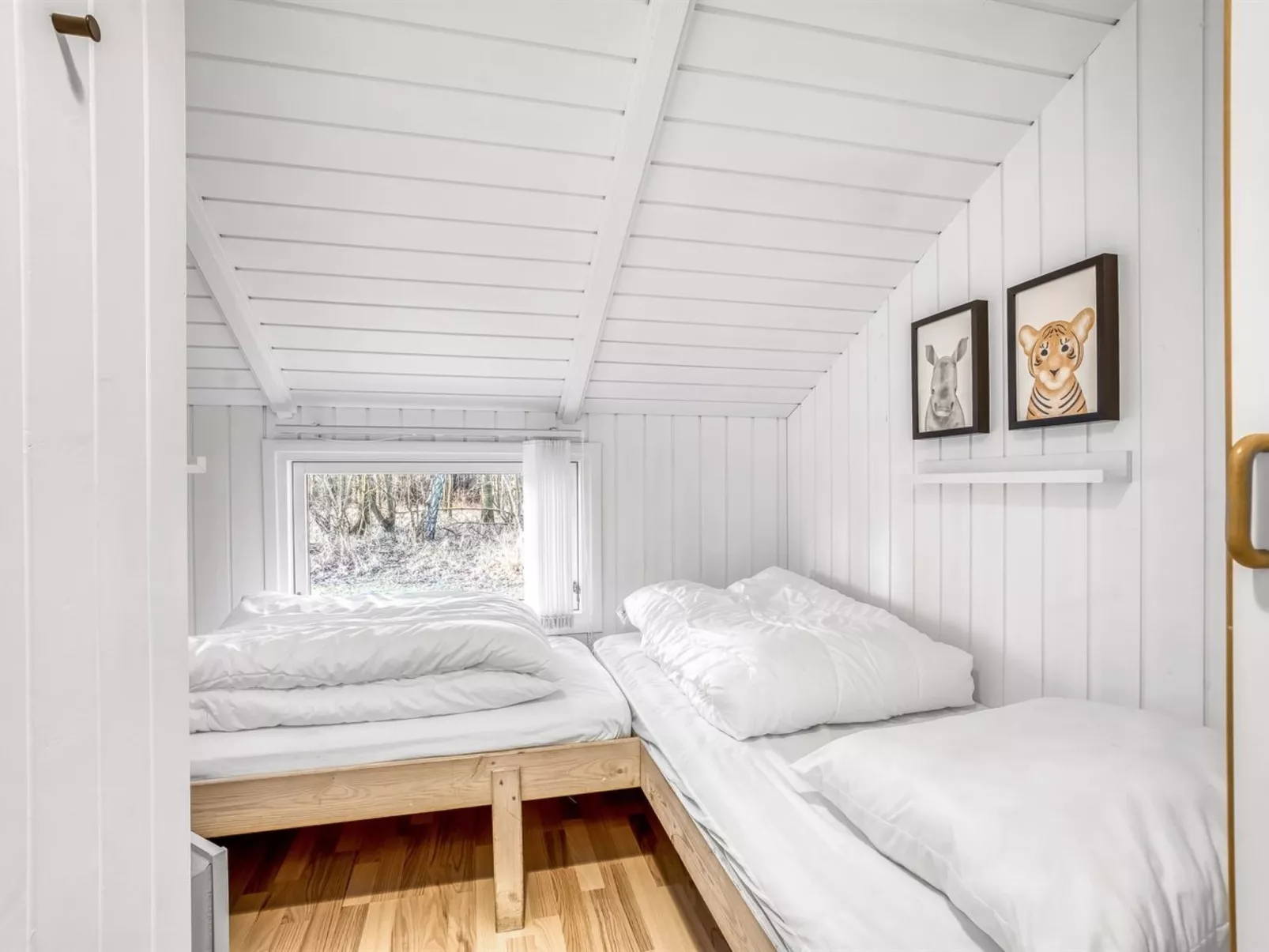 "Bjart" - 1.5km from the sea-Dedans