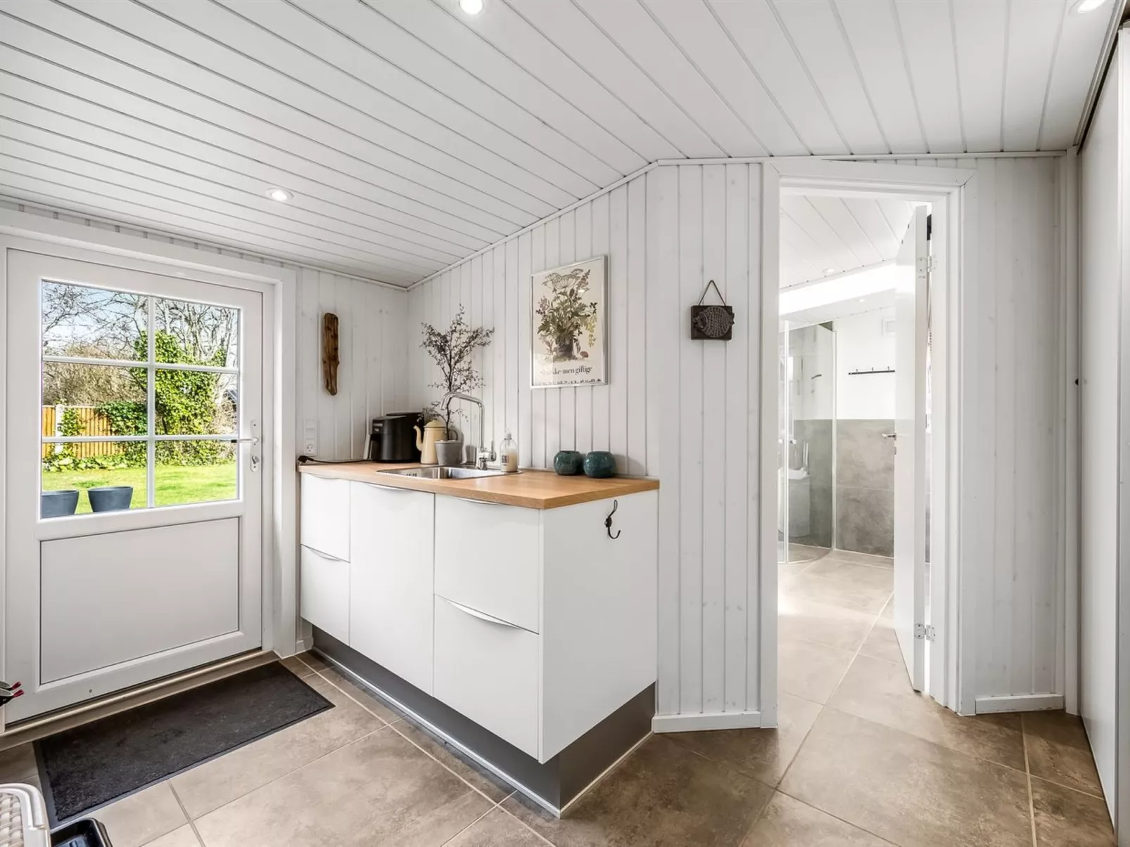 "Ludvika" - 300m to the fjord-Inside