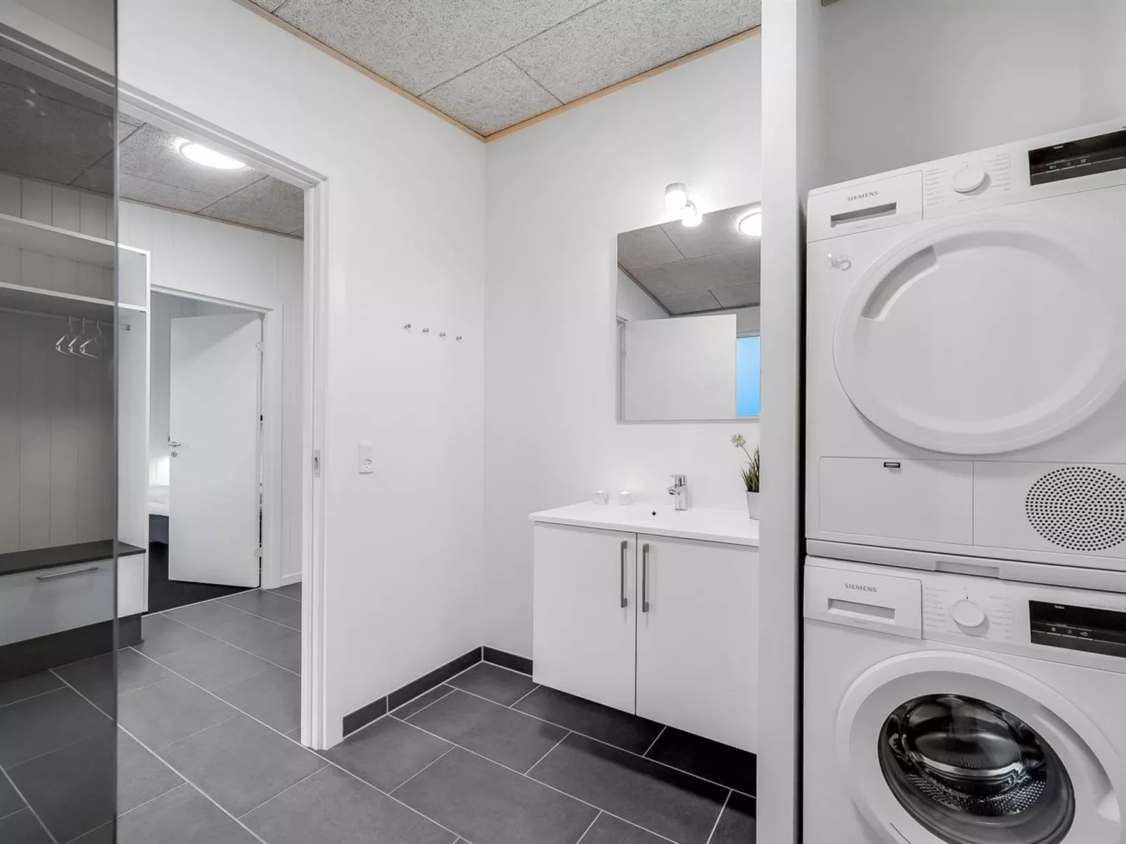 "Winder" - 500m from the sea-Inside