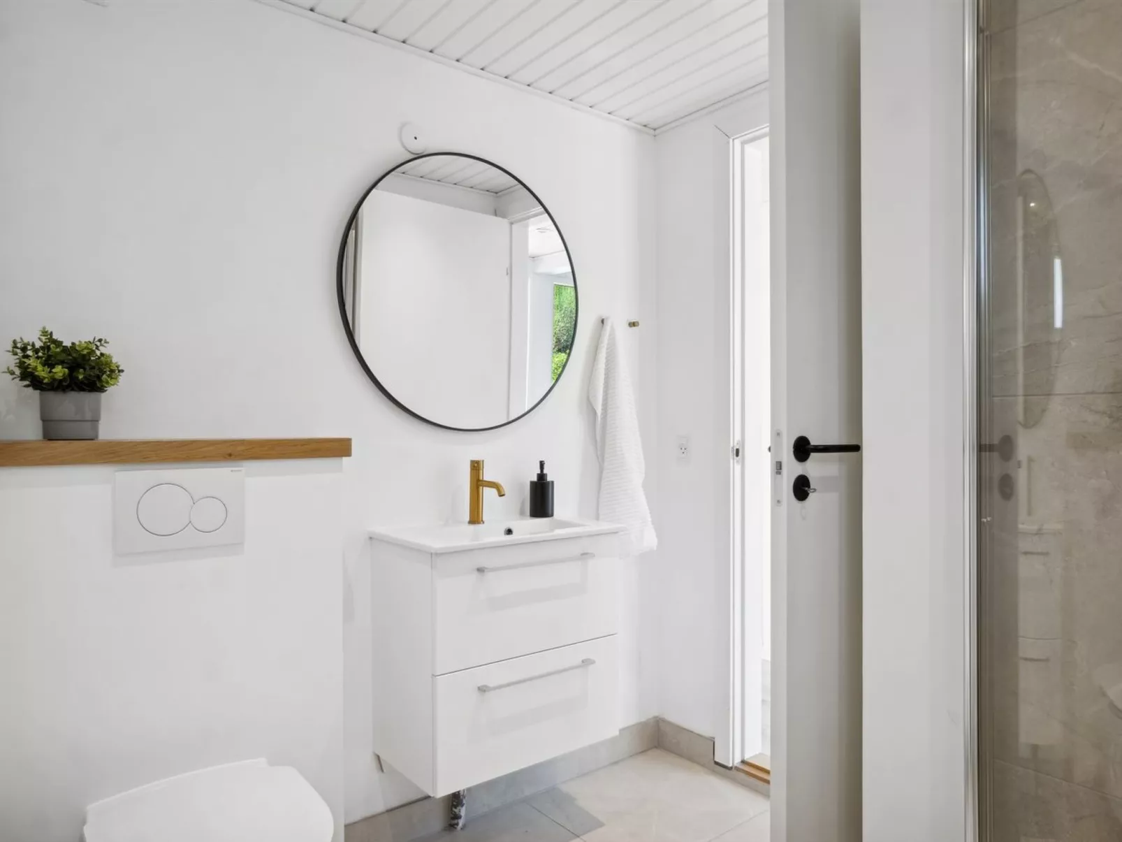 "Asta" - 1km from the sea-Drinnen