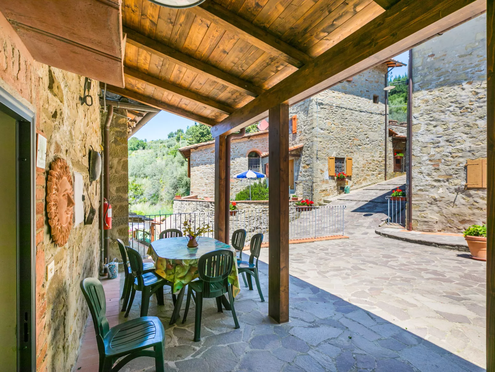 Quercia-Outside