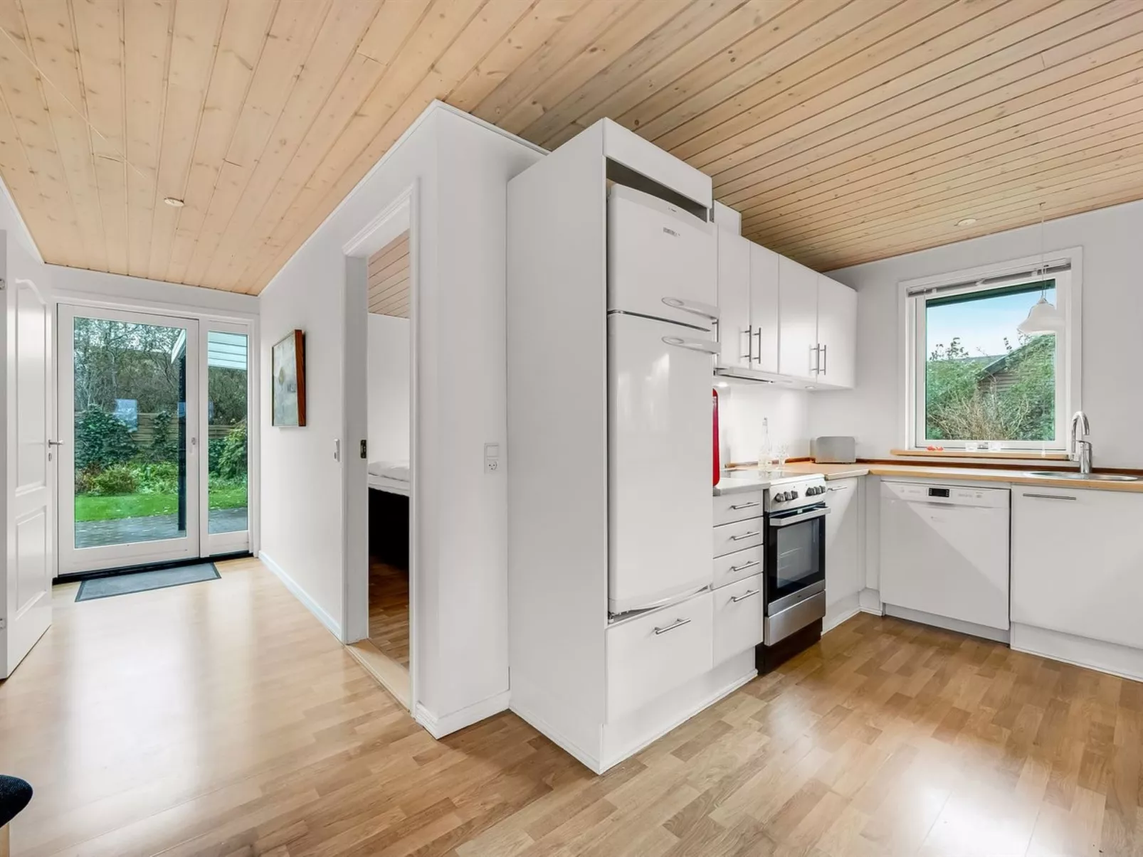 "Ensio" - 300m to the fjord-Inside